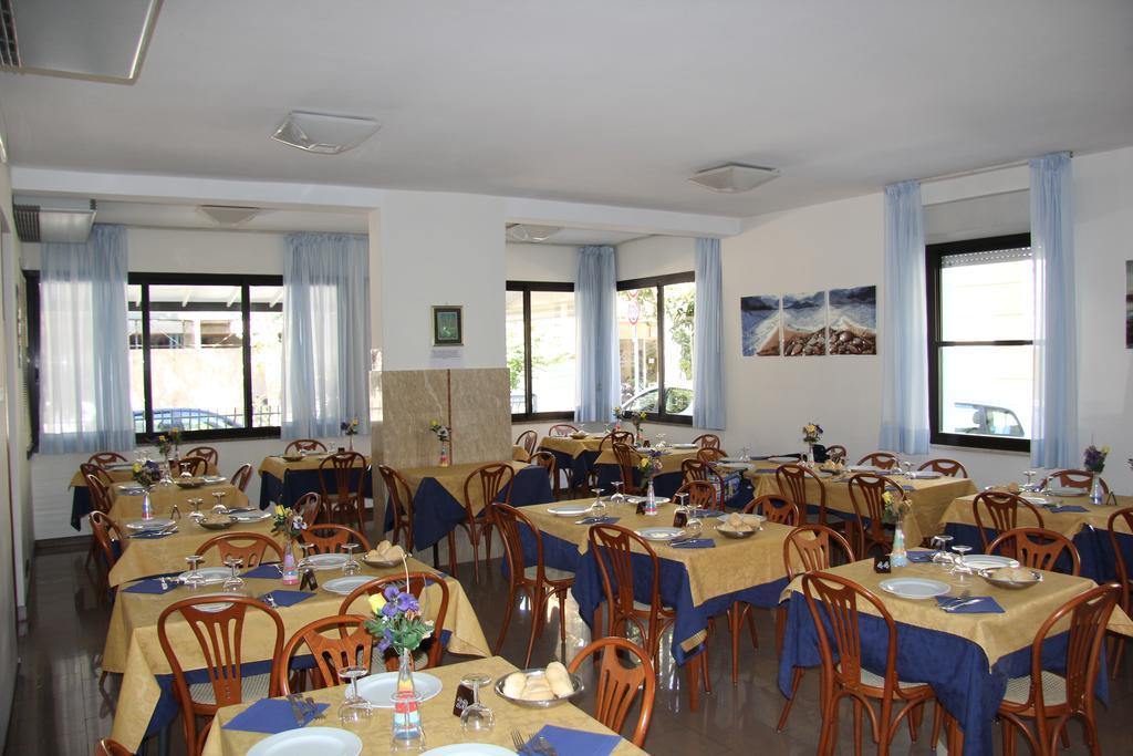 Hotel Vela Azzurra Ріміні Екстер'єр фото